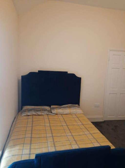 Lovely Bedroom With Shared Kitchen & Bathroom Free Parking Walsall Dış mekan fotoğraf